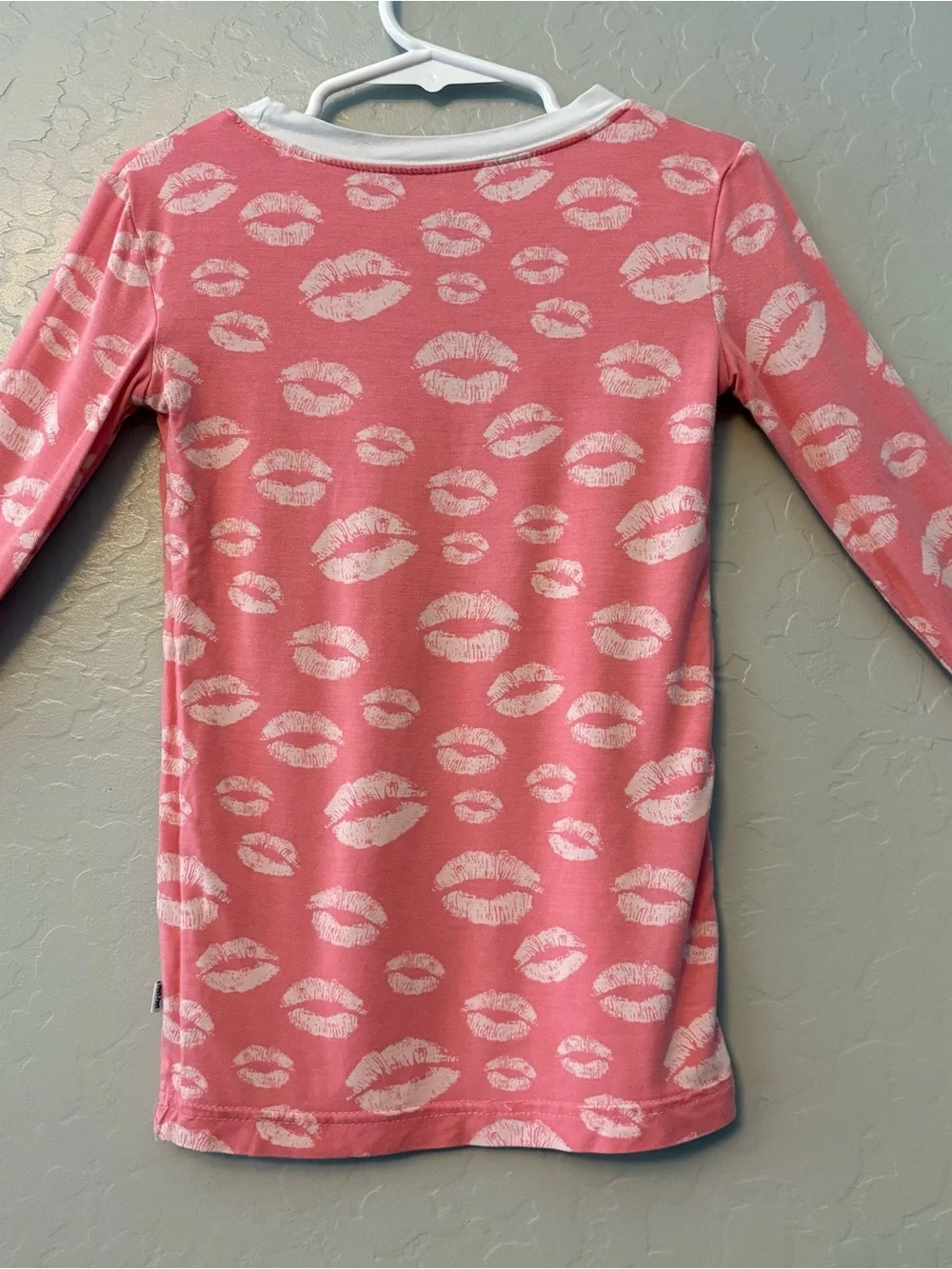 Little Sleepies pink white kiss lips two piece bamboo pajama set size 5/6